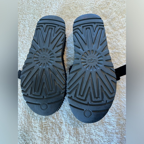 UGG Fluffita Black Platform Sandal size 9 - Picture 7 of 10